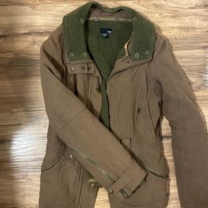 H&M coat with zipper details and is two jackets in one